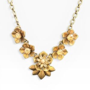 Chloe + Isabel Pink Rhinestone Floral Necklace NEW WITHOUT TAGS